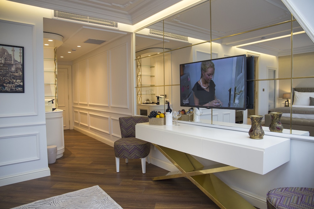 Queen Suite with Sea View photo 1