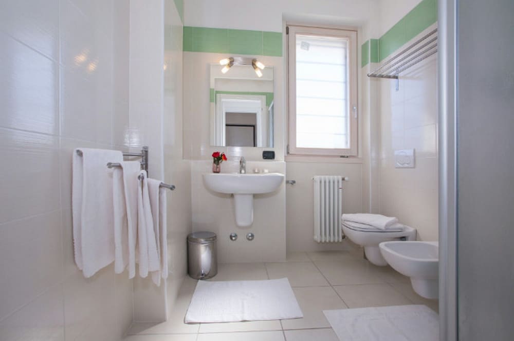 Family Apartment, Multiple Beds, 2 Bathrooms, Garden Area (Santa Anna Sole) photo 3