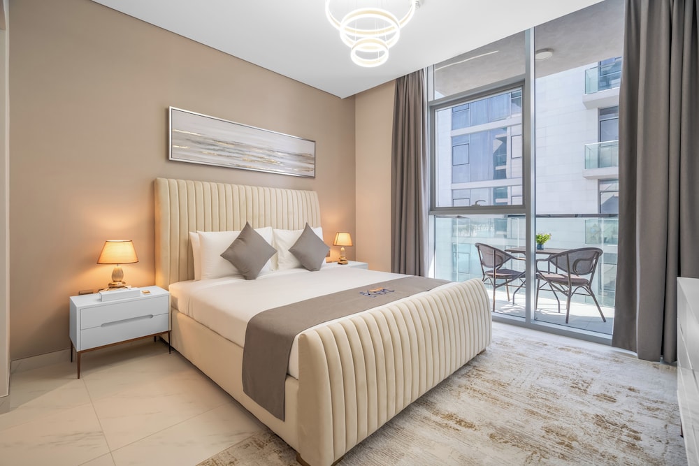 One Bedroom Apartment City View & Partial Water View photo 1