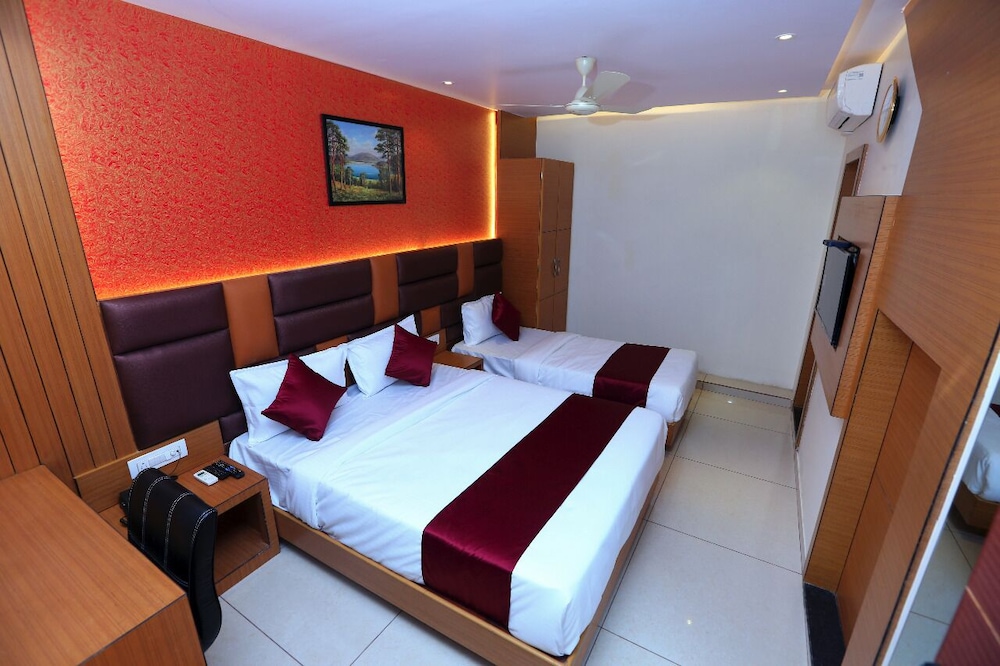 Deluxe Room - Photo 13