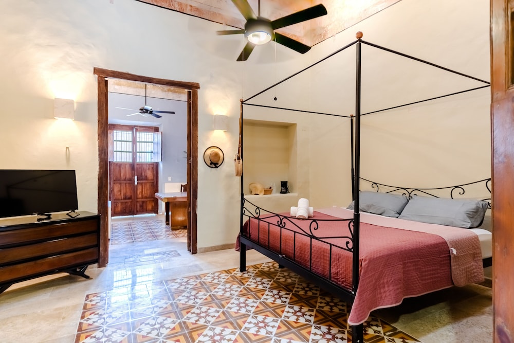 Junior Suite, 1 King Bed photo 3