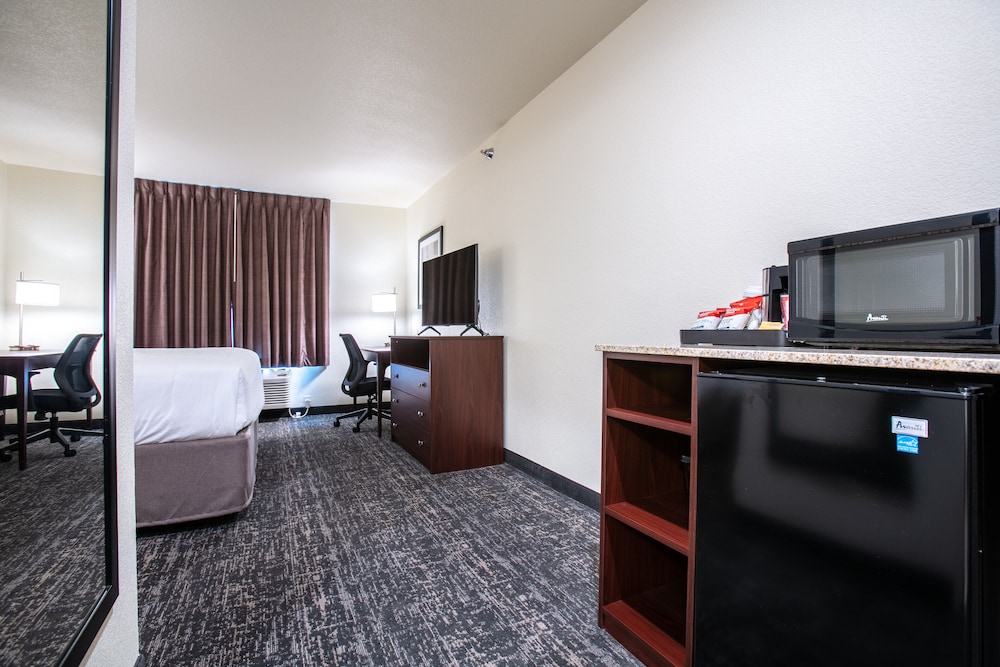 Room, 1 King Bed, Non Smoking - Photo 4