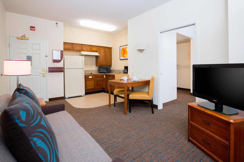 Suite, 1 Bedroom - Photo 5