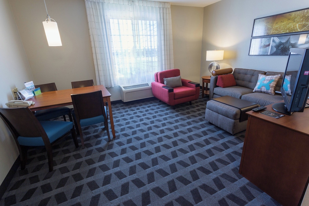 Suite, 2 Bedrooms (Mobility/Hearing Accessible, Tub) photo 3