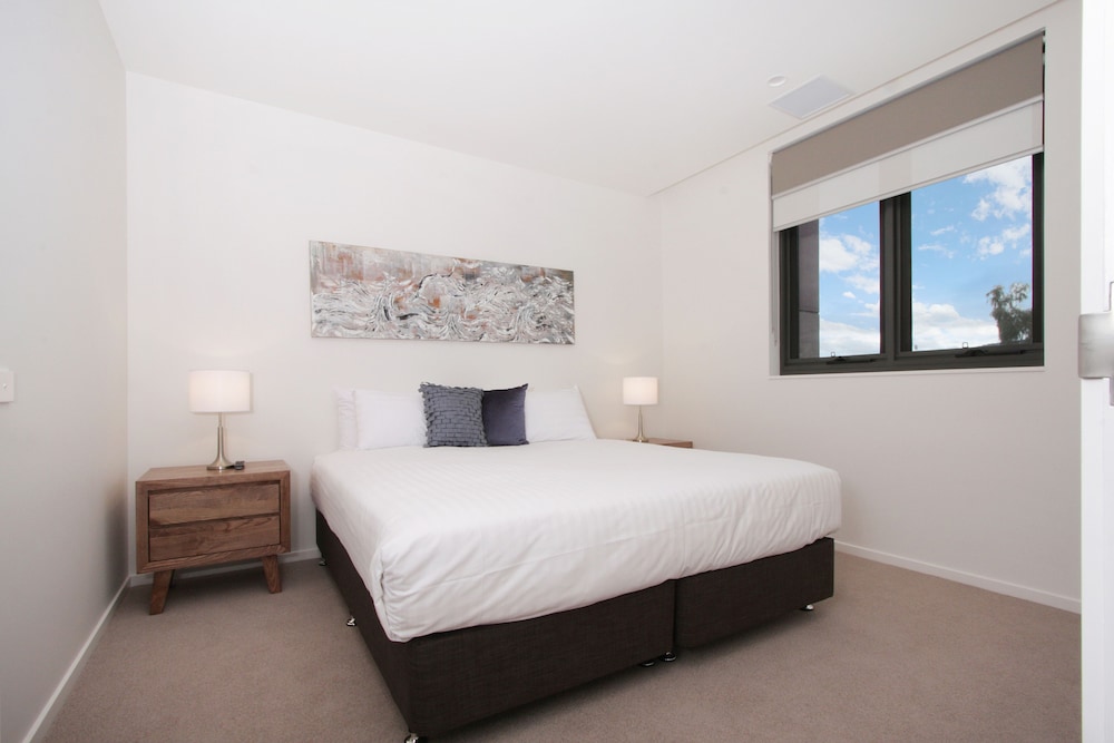 Apartment, 2 Bedrooms (507/104 Northbourne Avenue) photo 1