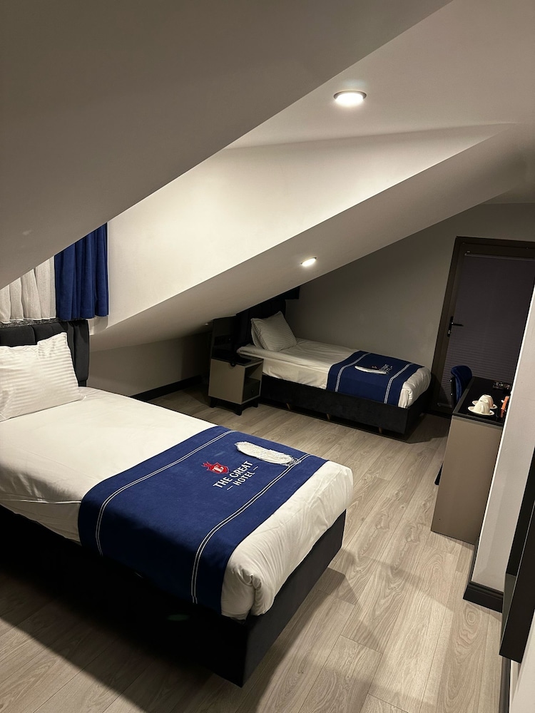 Connected Family Rooms - Photo 4