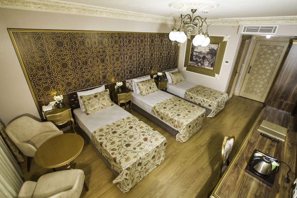 Deluxe Triple Room photo 3