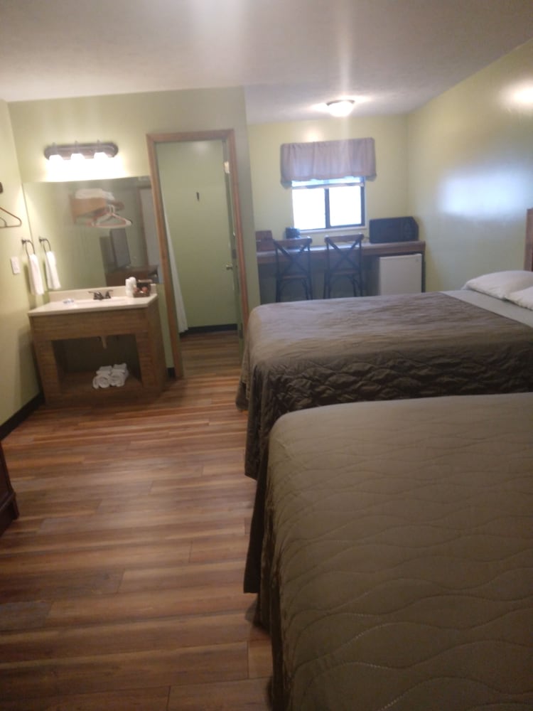 2 Queen Beds, Hotel Room photo 3