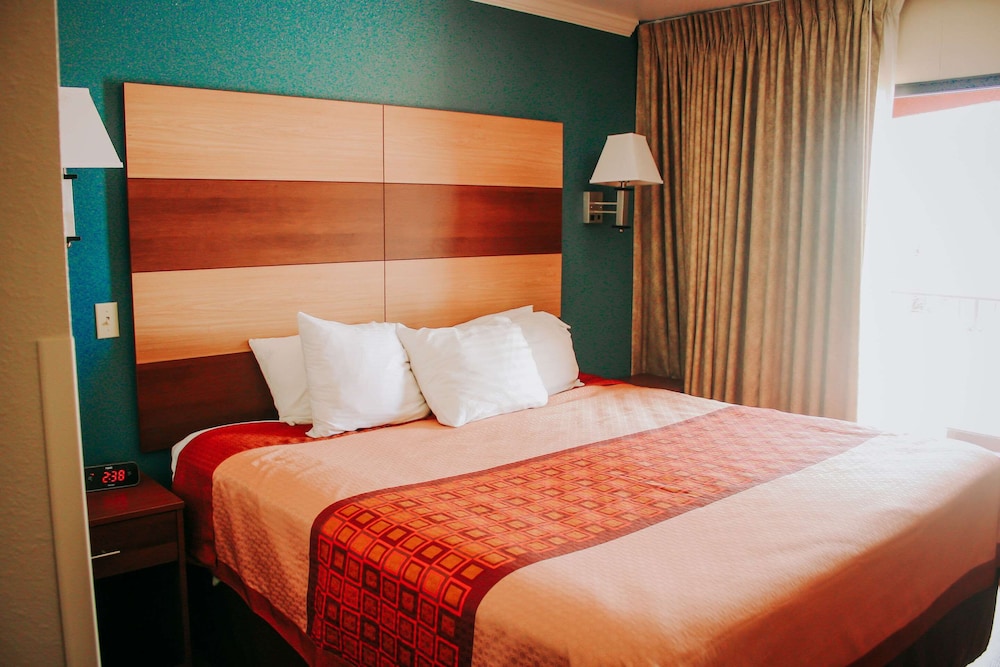 Suite, 1 King Bed, Non Smoking, Kitchenette (No Pets) - Photo 6