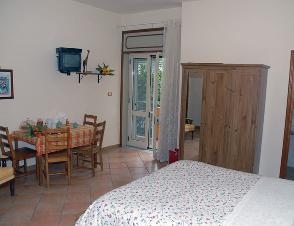 Classic Quadruple Room photo 3