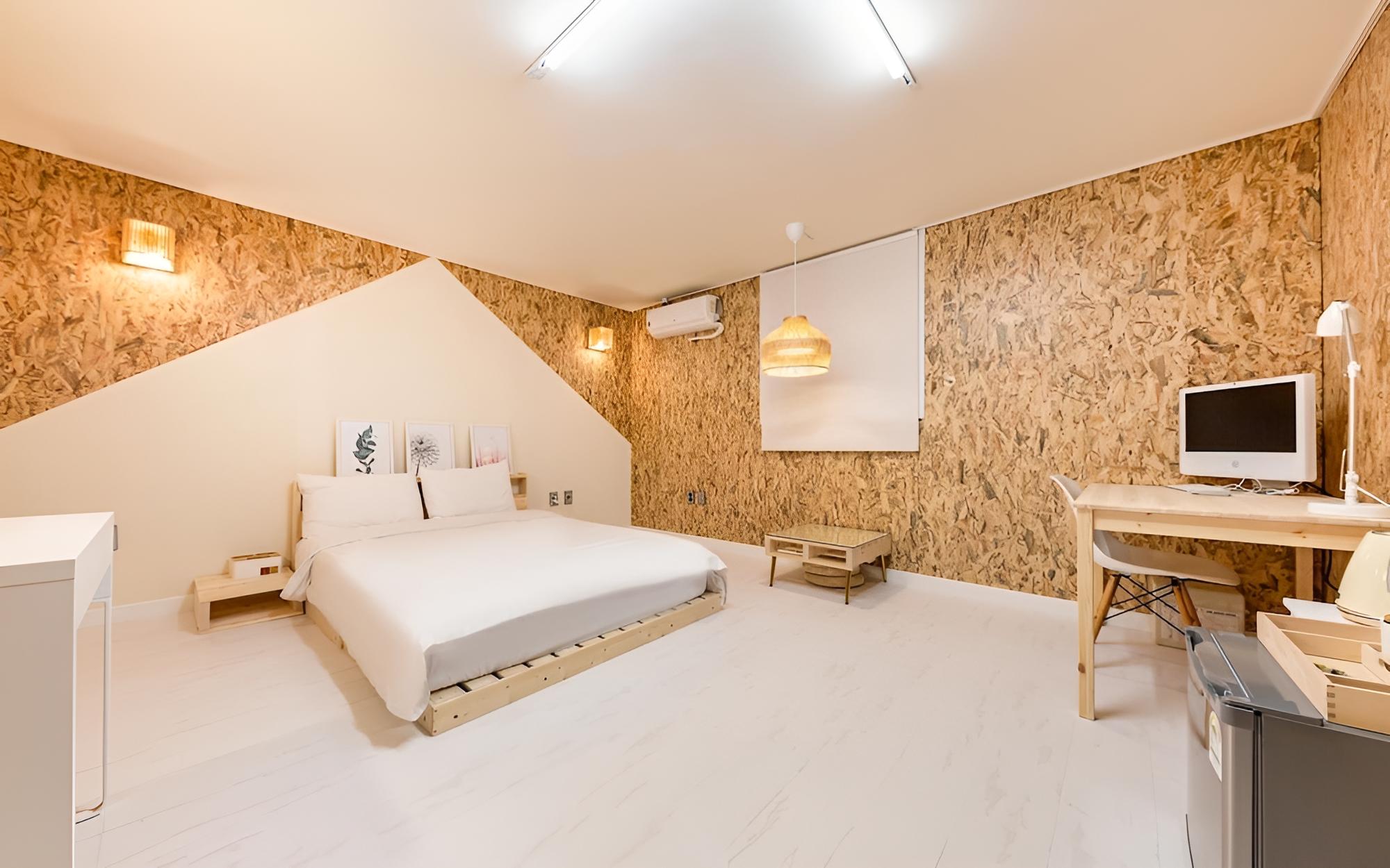 Room (Natural Double (Dayuse)) - Photo 1