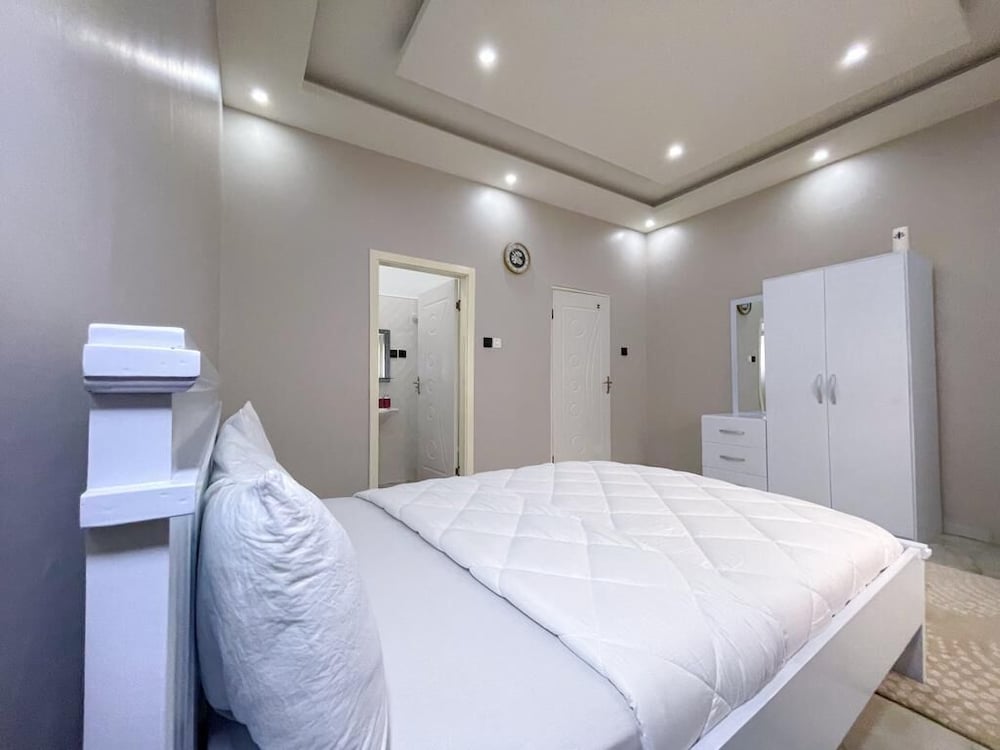 Luxury House photo 1