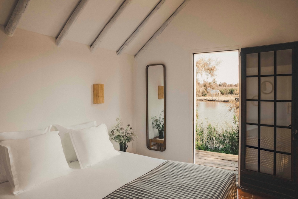 Superior Cabin, 1 King Bed (Gardian)