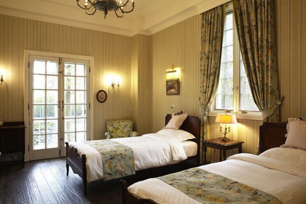 Classic Twin Room (No.7 Hyacinth) photo 1