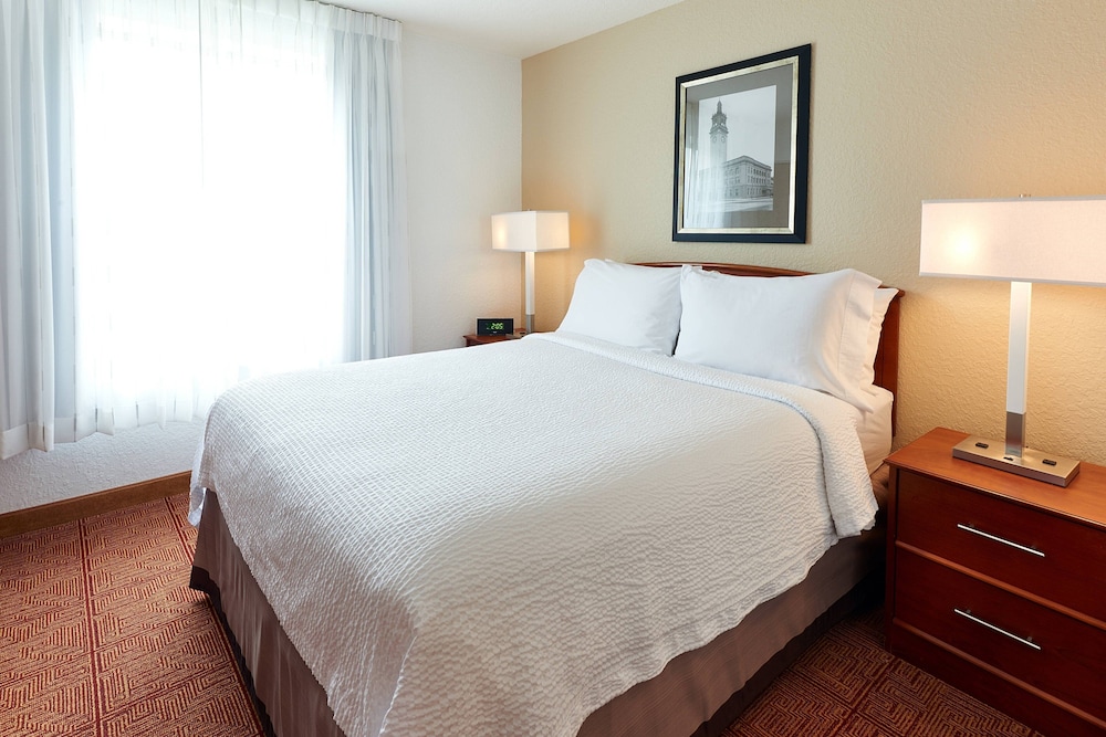 Executive Studio, 1 Queen Bed with Sofa bed - Photo 3