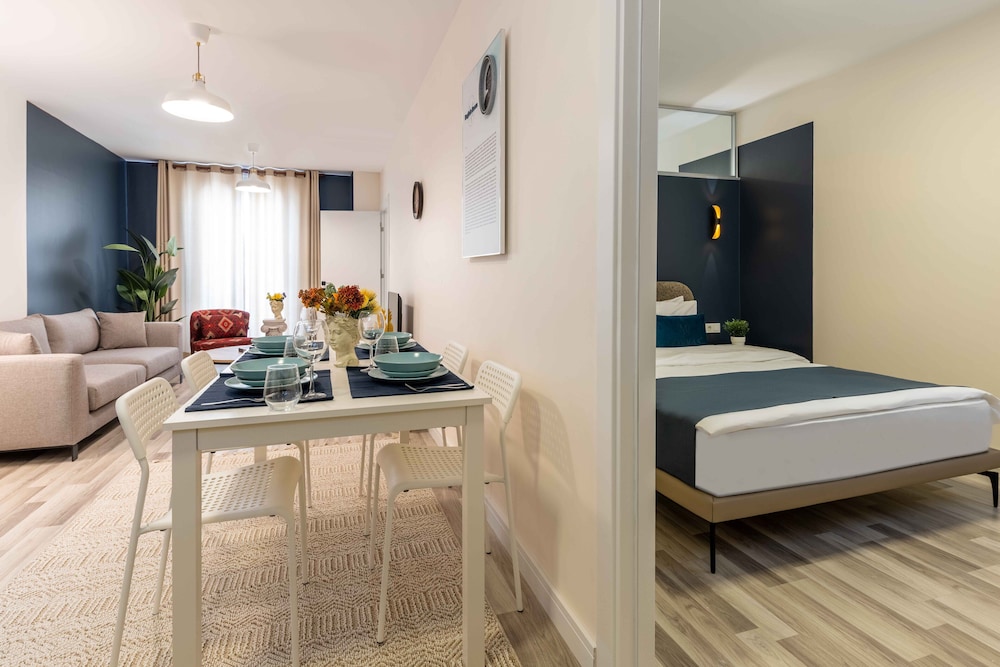 Luxury Condo, 2 Bedrooms, Kitchen, City View photo 2