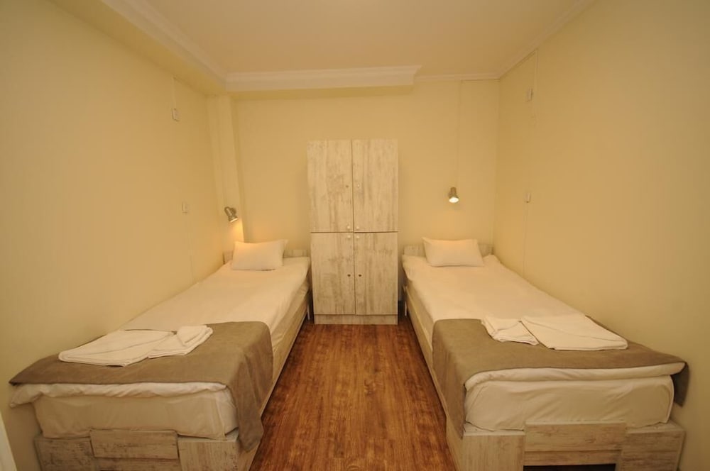 Economy Twin Room, Shared Bathroom photo 1