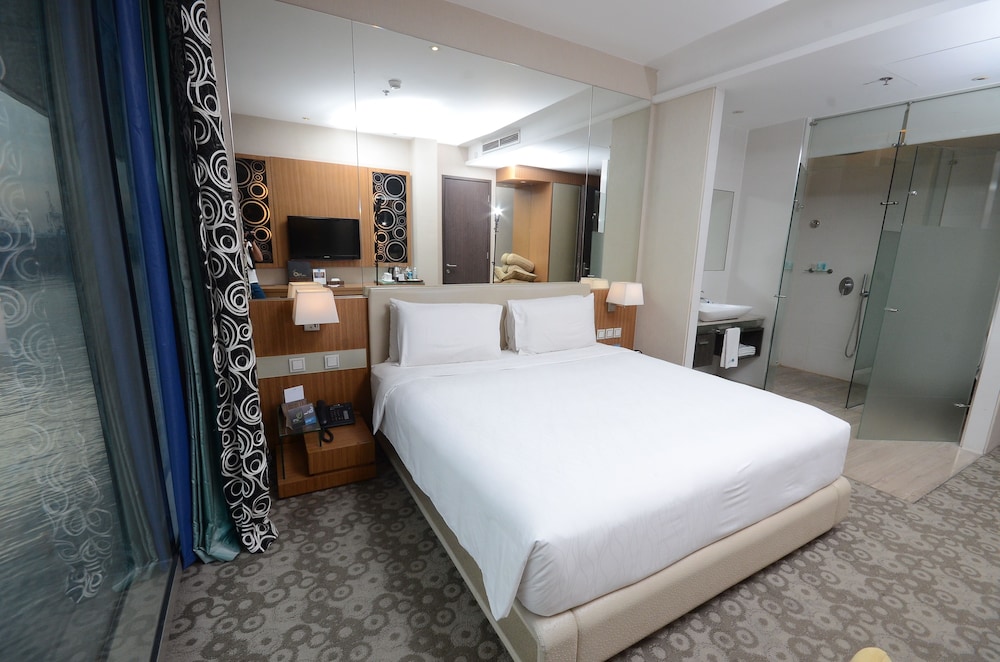 Bayview King Room - Photo 16