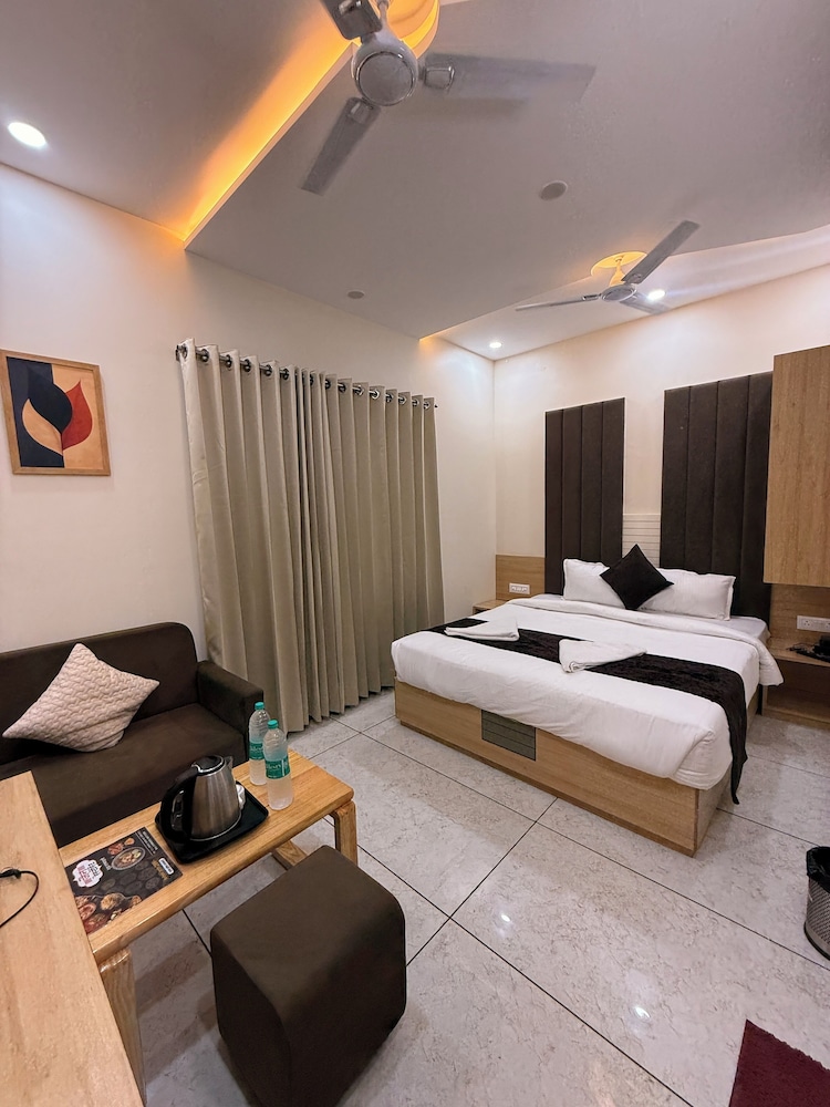 Deluxe Double Room photo 3