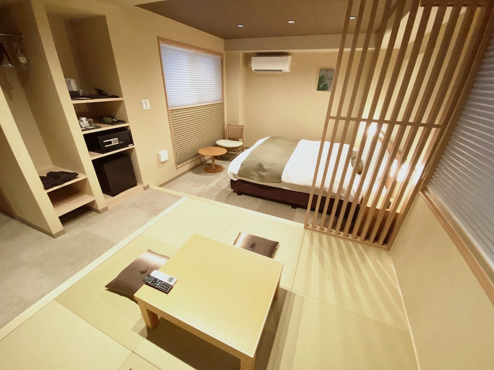 Queen Room with Tatami A photo 1