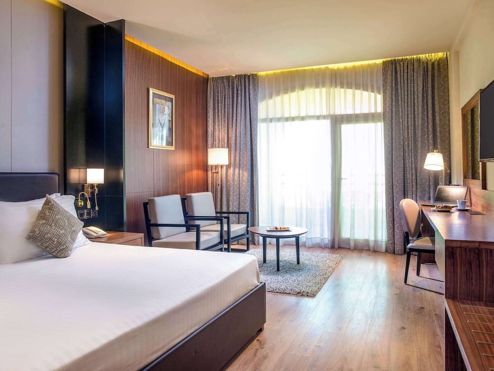 Executive Room, 1 King Bed, City View