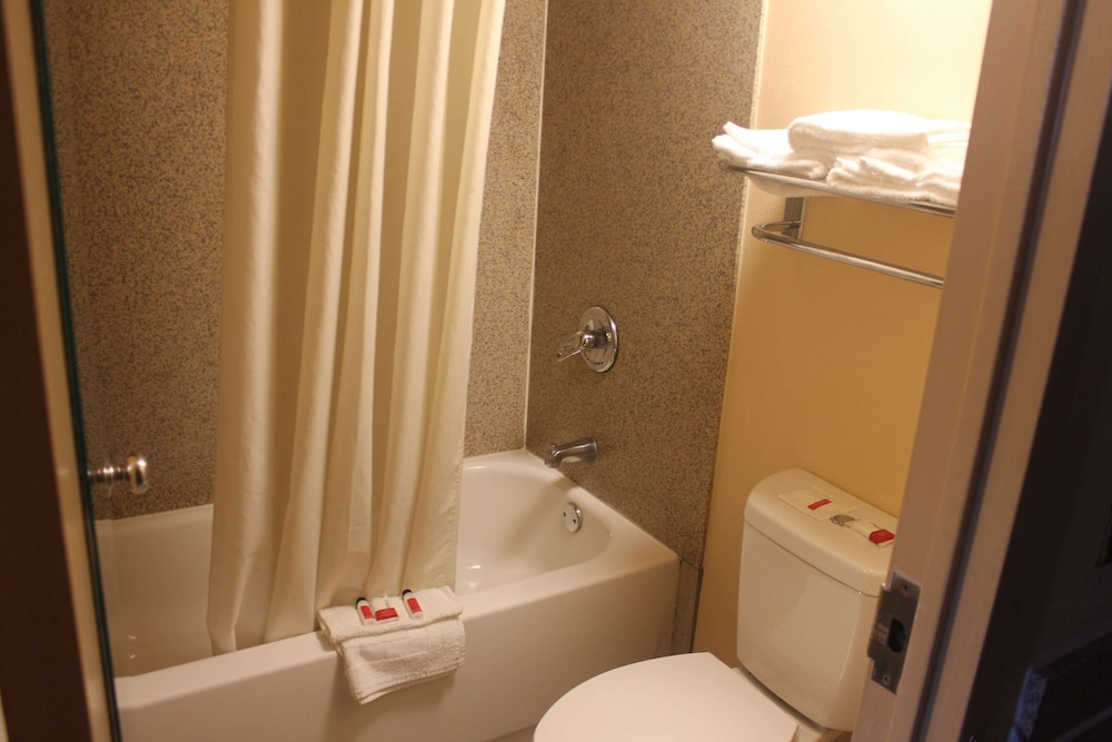 Suite, 1 Queen Bed, Hot Tub - Photo 2