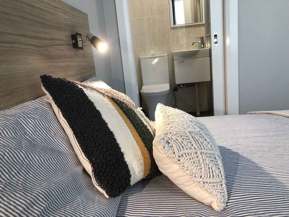 Comfort Room, 1 Queen Bed, Private Bathroom