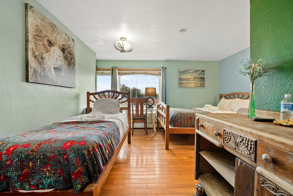 Classic Room, Multiple Beds, Private Bathroom photo 3