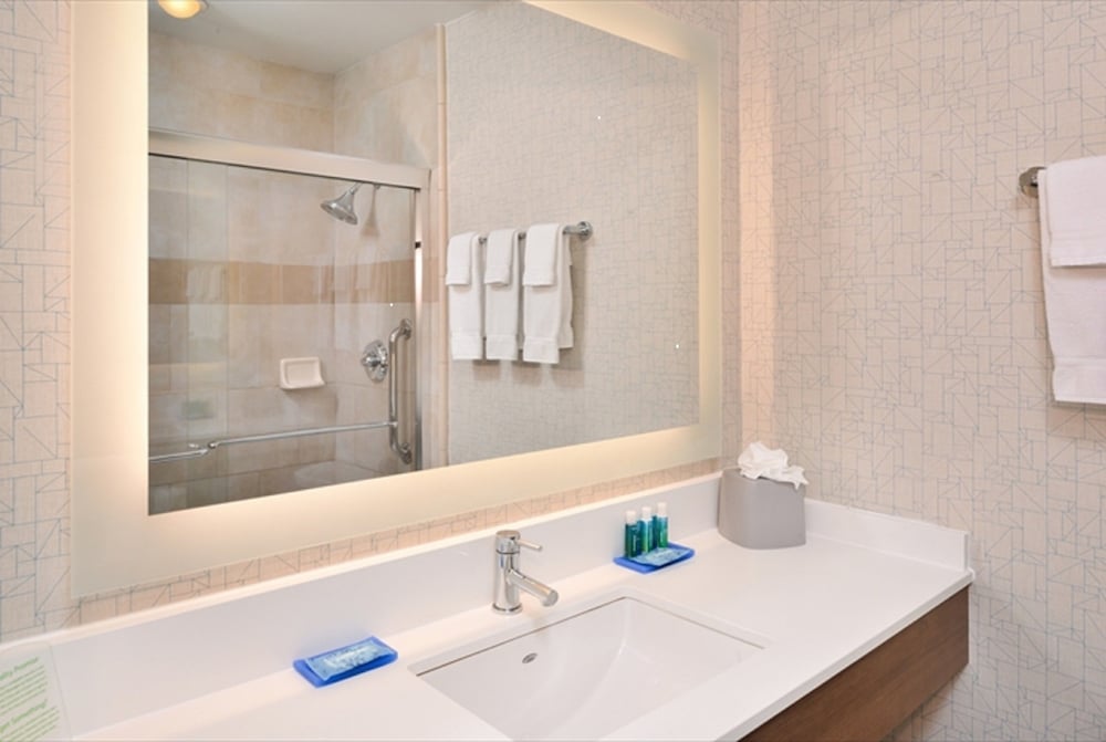 Standard Room, 1 King Bed with Sofa bed (Extra Floor Space) - Photo 12