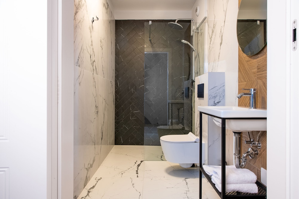 Standard Double or Twin Room - Photo 13