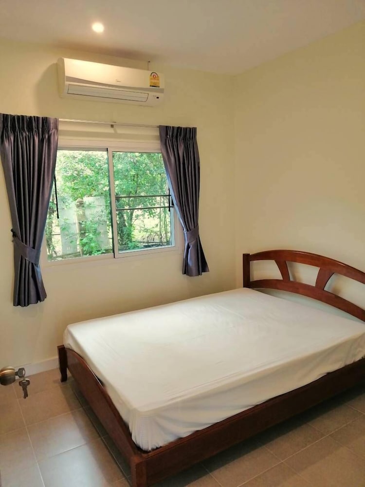 2-Bedroom House photo 3