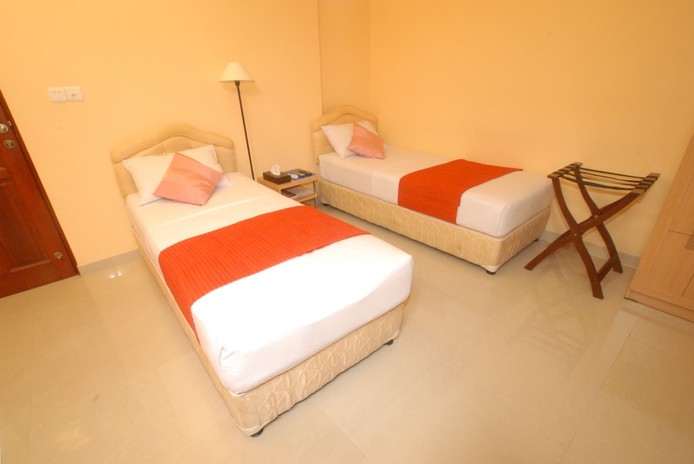 Deluxe Room, 1 Queen Bed photo 3