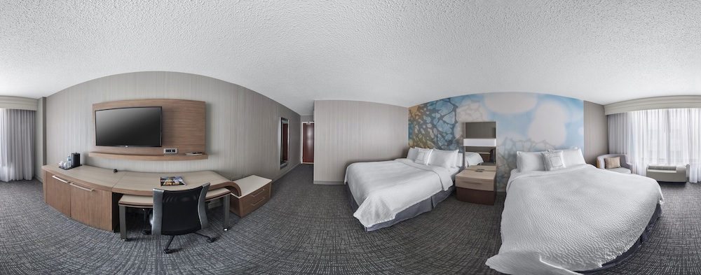Room, 2 Queen Beds, Courtyard View (Mobility/Hearing Accessible, Tub) - Photo 3