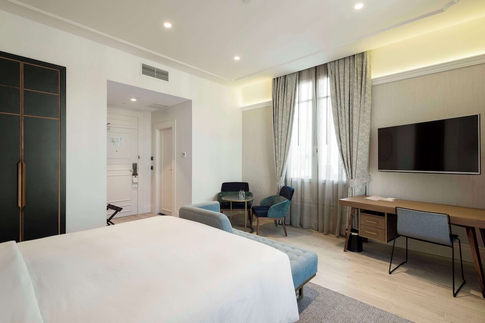 Superior Room, 1 King Bed, Terrace
