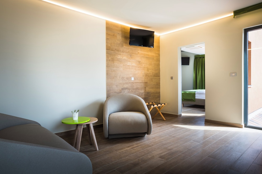 Standard Quadruple Room, 1 Bedroom, Accessible photo 2