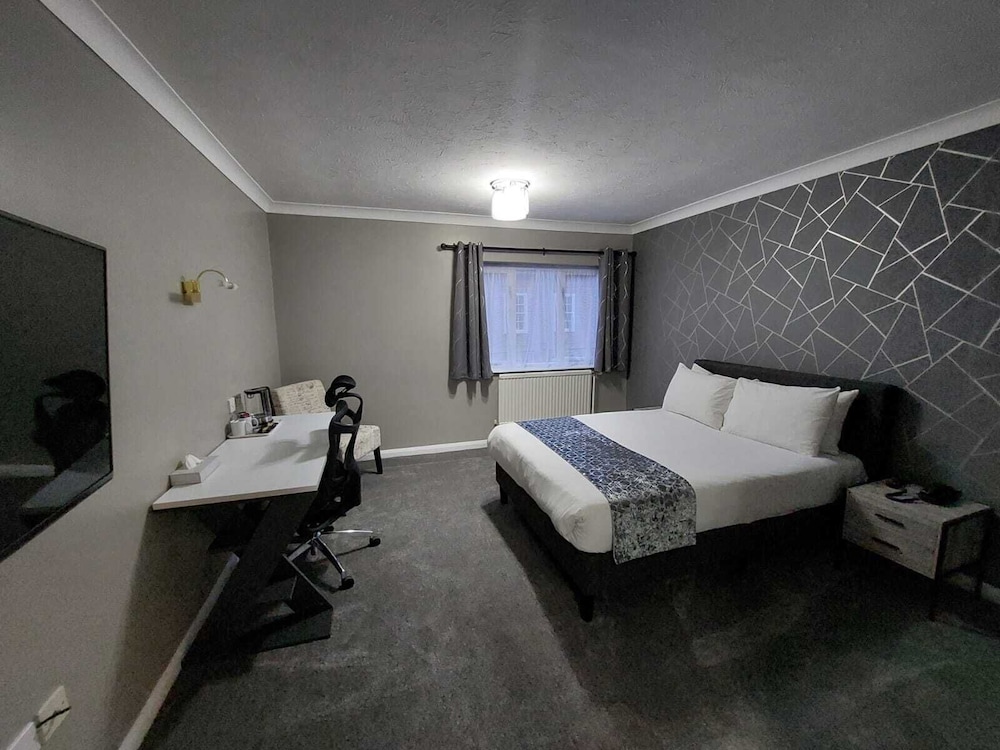 Standard Room, 1 King Bed, Non Smoking, Ensuite
