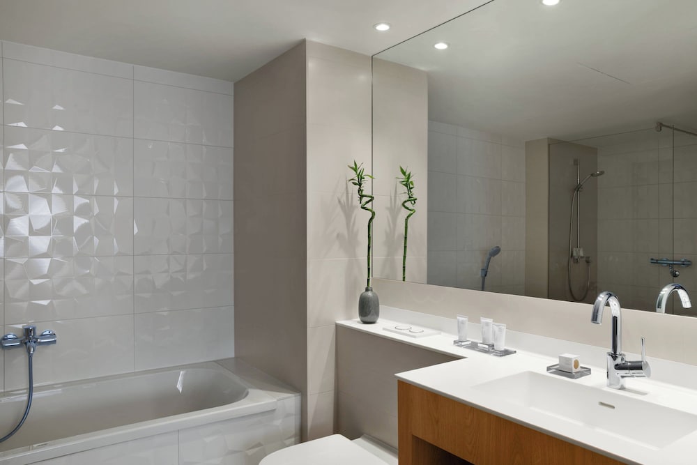 Available room thumbnail 5