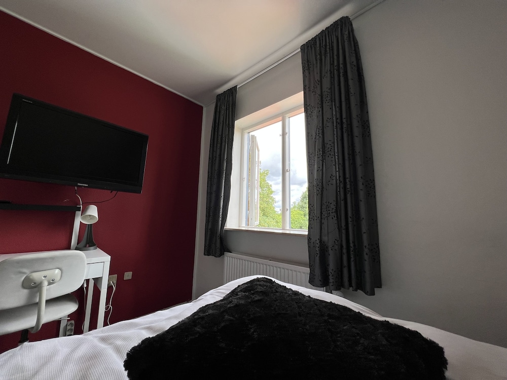 Family Room, Multiple Beds, Lake View