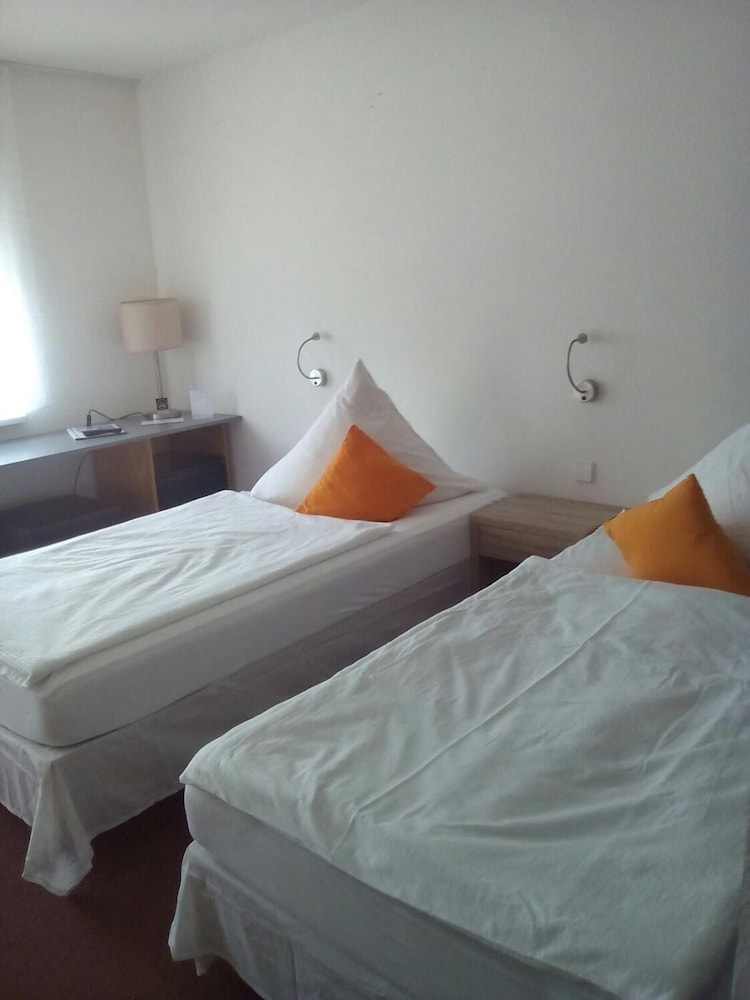 Twin Room, Non Smoking (Single use) photo 3