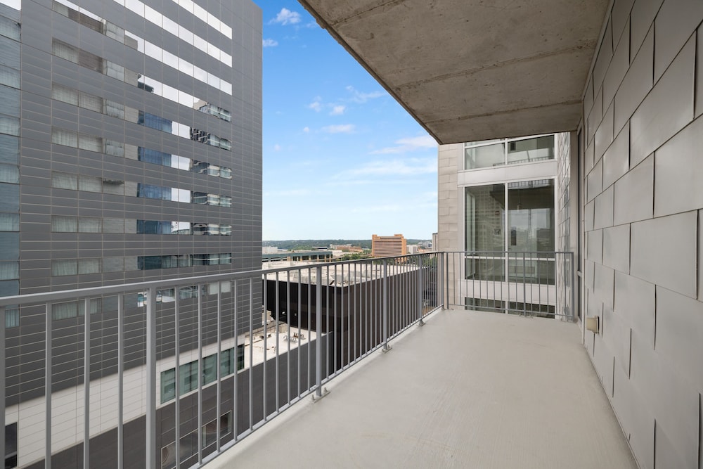 City Apartment, 1 Bedroom, Balcony (Self Check-in with Virtual Front Desk) — the supplier's photographs — photo 2