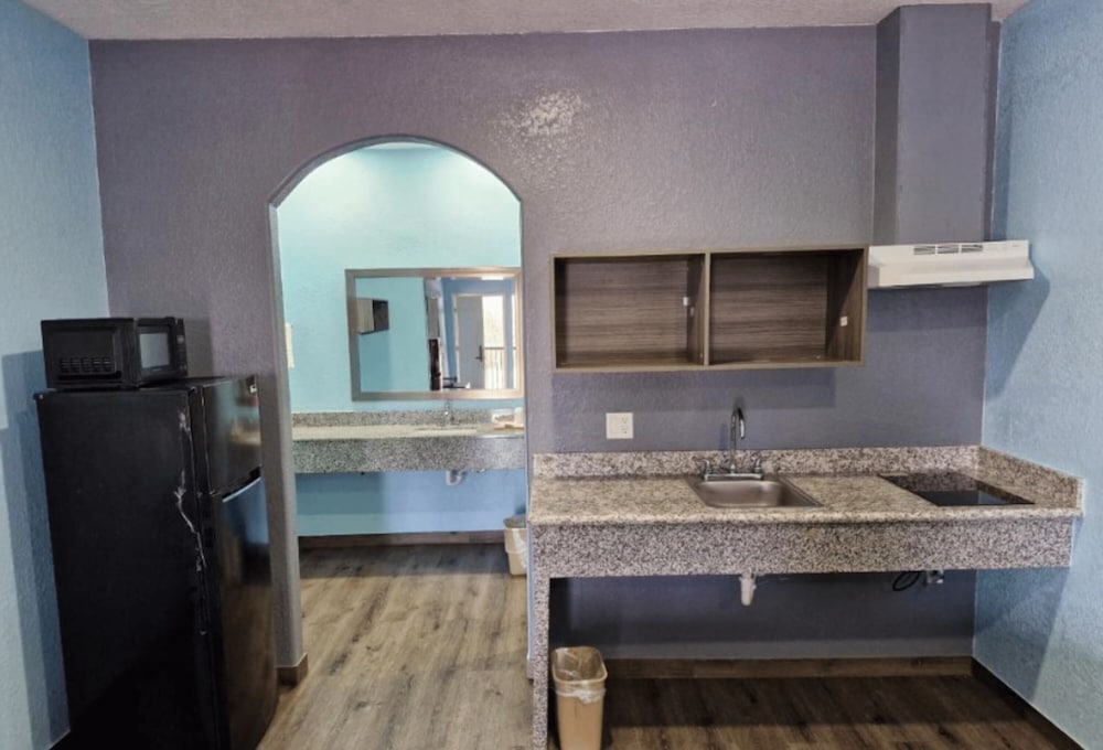 Super Stay Inn Humble IAH East, Photo 3