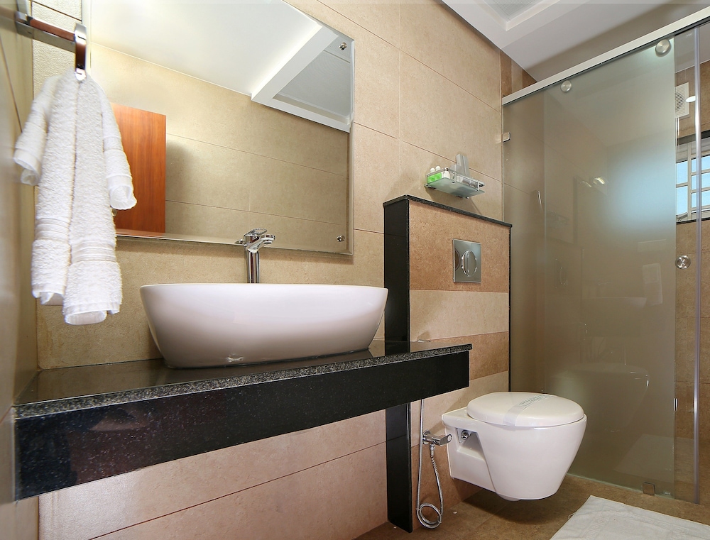 Luxury Suite, AC, 1 King Bed, Non Smoking photo 2
