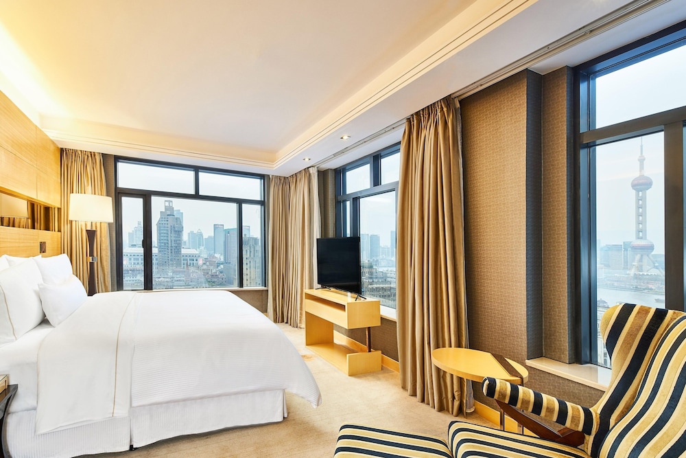 Club Lounge Access, 1 Bedroom Suite, 1 King, City View photo 3