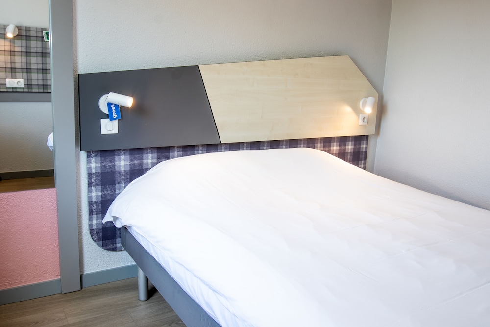 Pure Room, 1 Double Bed thumbnail 6