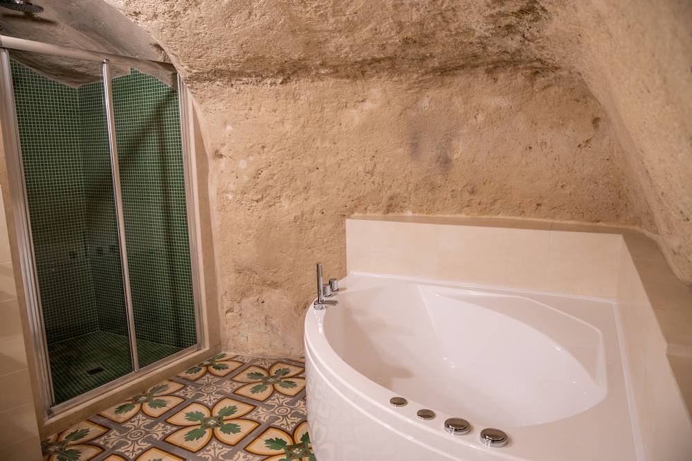 Superior Studio Suite - Photo 17