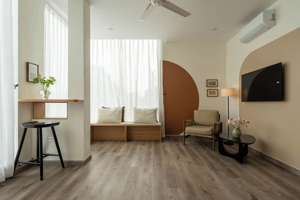 Executive Suite, City View