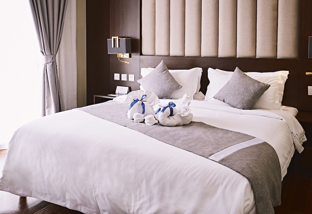 Executive Suite, 1 King Bed, City View