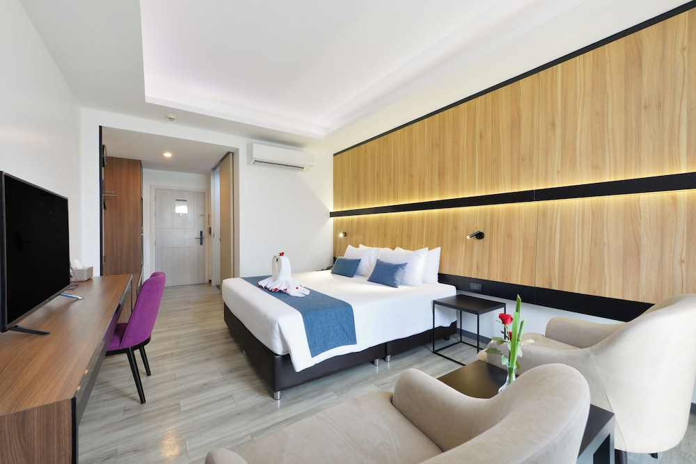 Executive Room - Photo 1