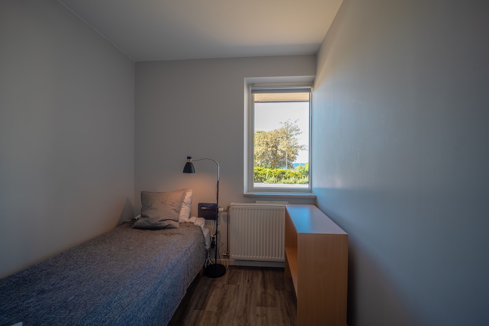 Apartment, 2 Bedrooms, Ground Floor - Photo 4