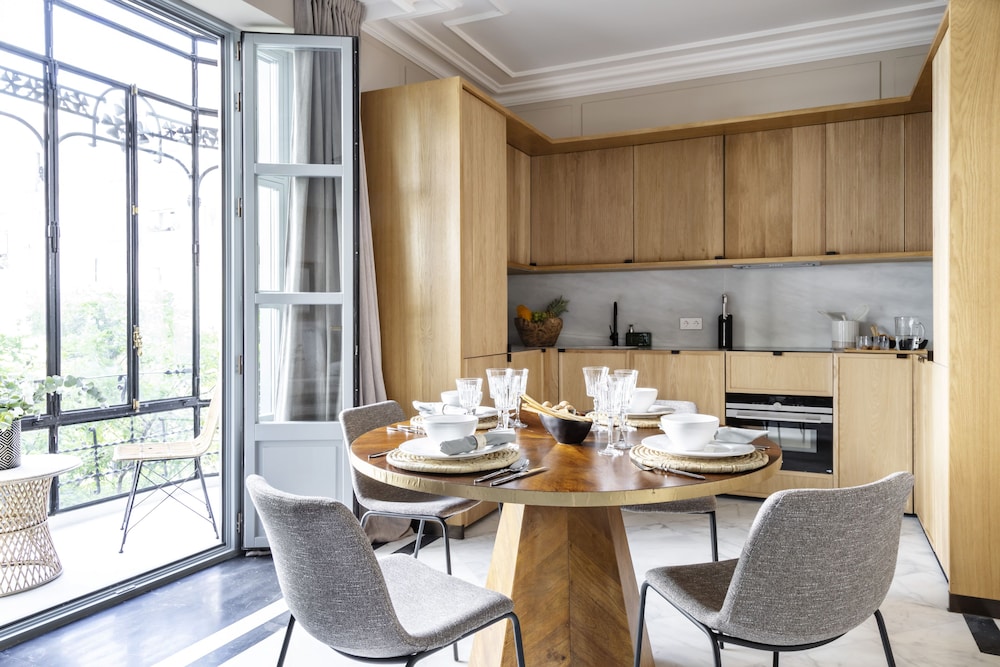 Luxury Apartment, 2 Bedrooms, Balcony, City View photo 2